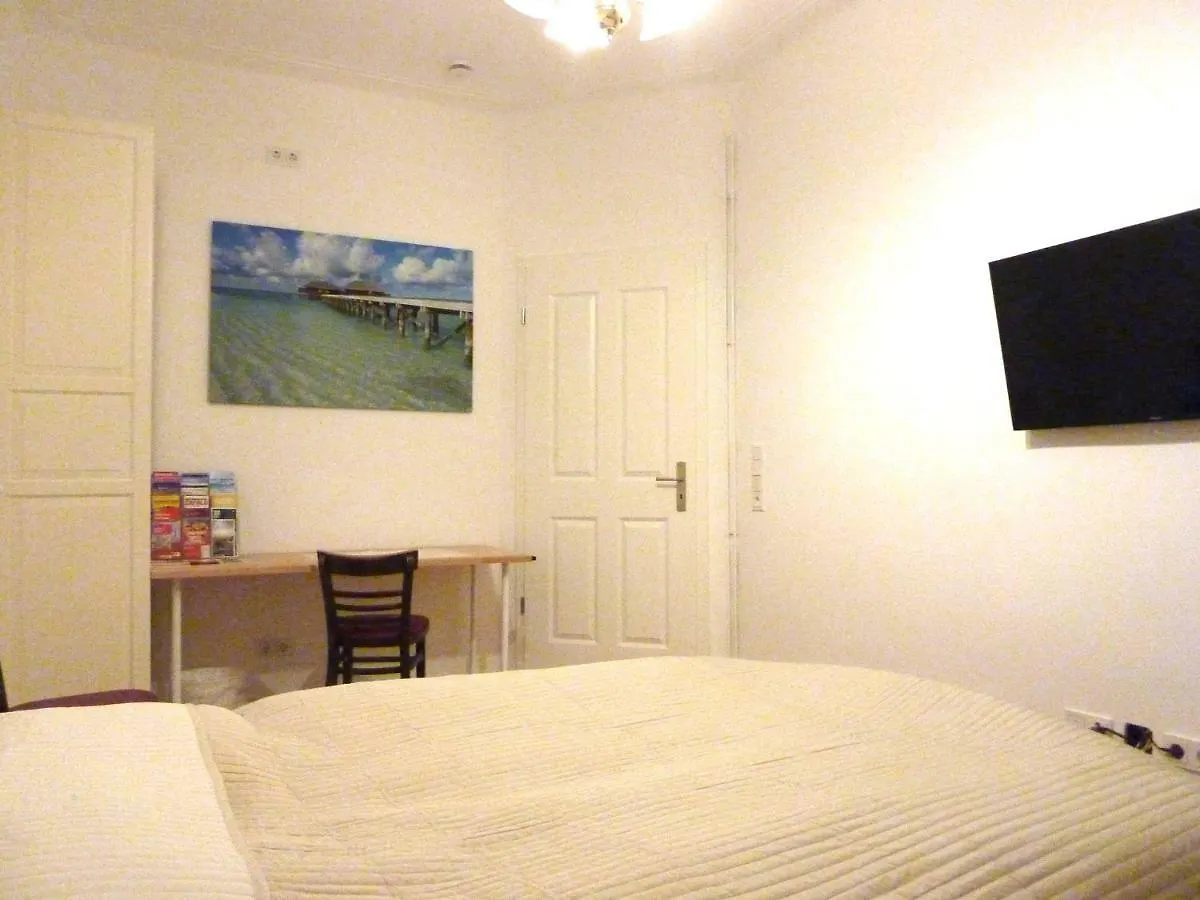 All You Need - Room Hamburg Homestay